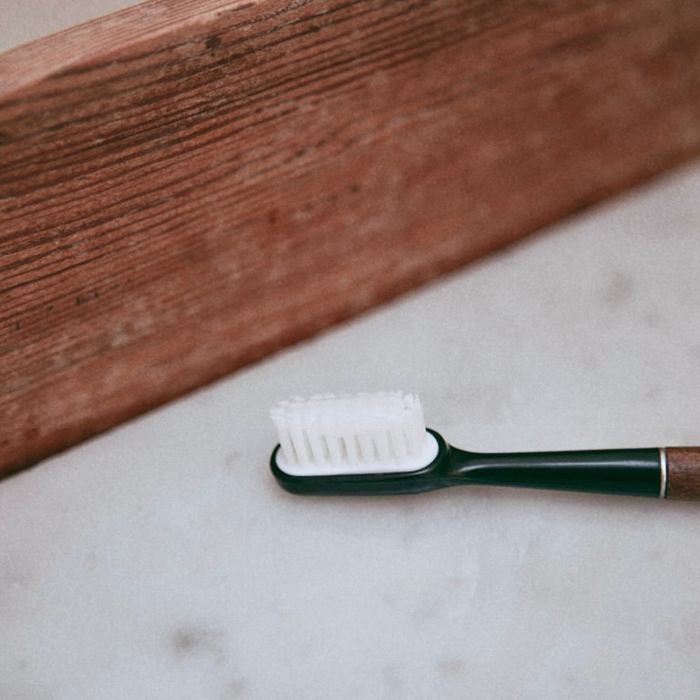 La brosse à dents en bois souple