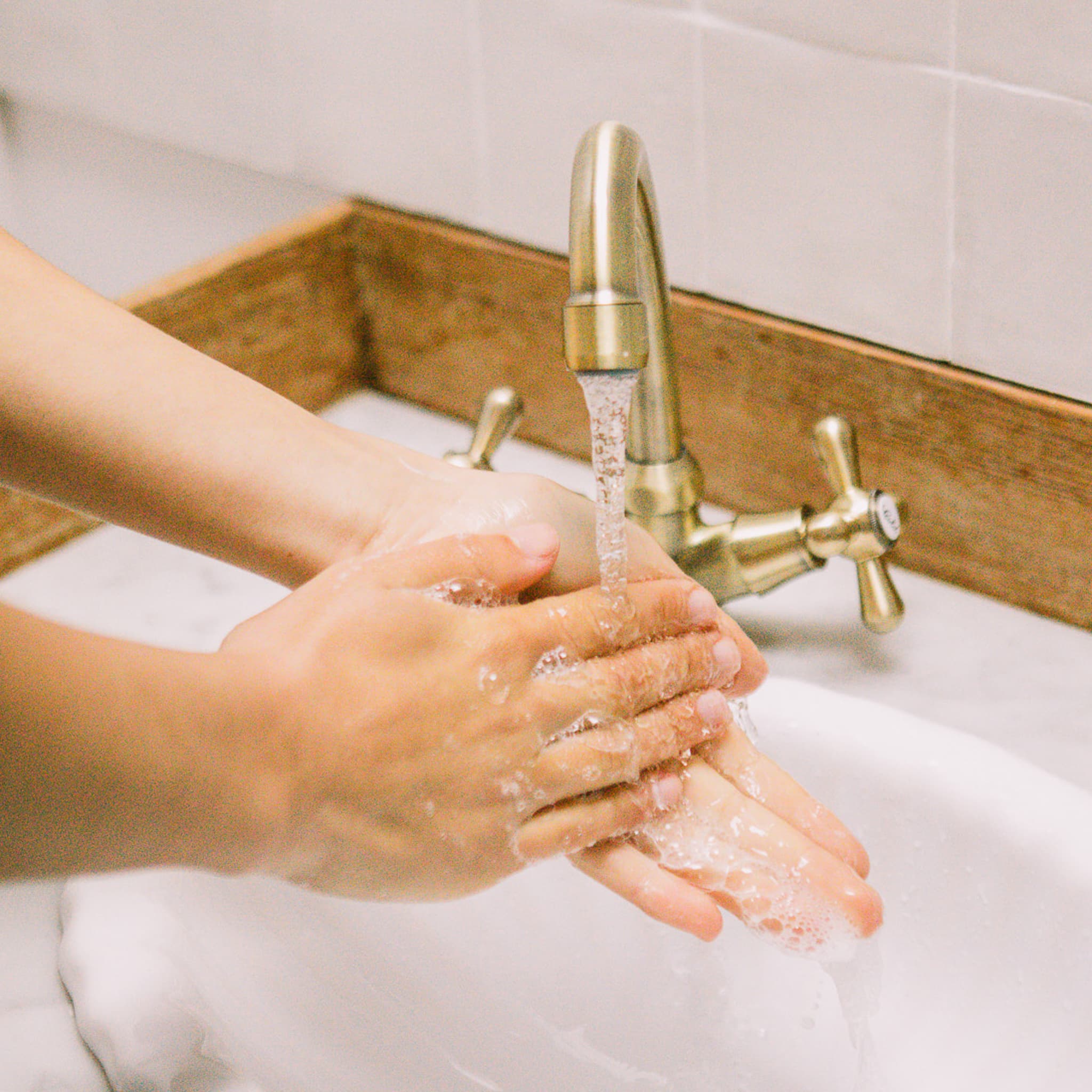 Le savon mains Refyld en usage
